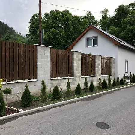 Private House In شقة Liptovský Hrádok